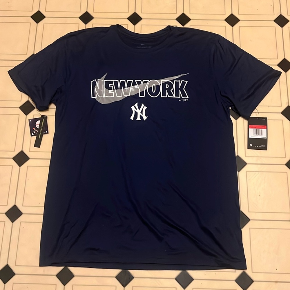 ⚾️ NWT New York Yankees Nike Swoosh shirt size Large